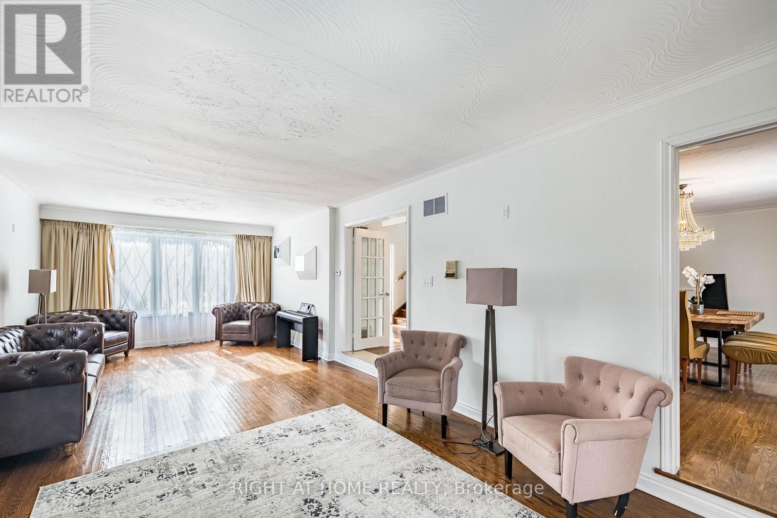 2123 Gordon Drive, Mississauga, Ontario  L5B 1S6 - Photo 7 - W12778616