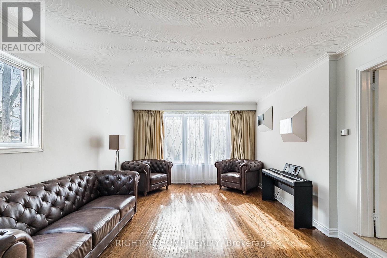 2123 Gordon Drive, Mississauga, Ontario  L5B 1S6 - Photo 8 - W12778616