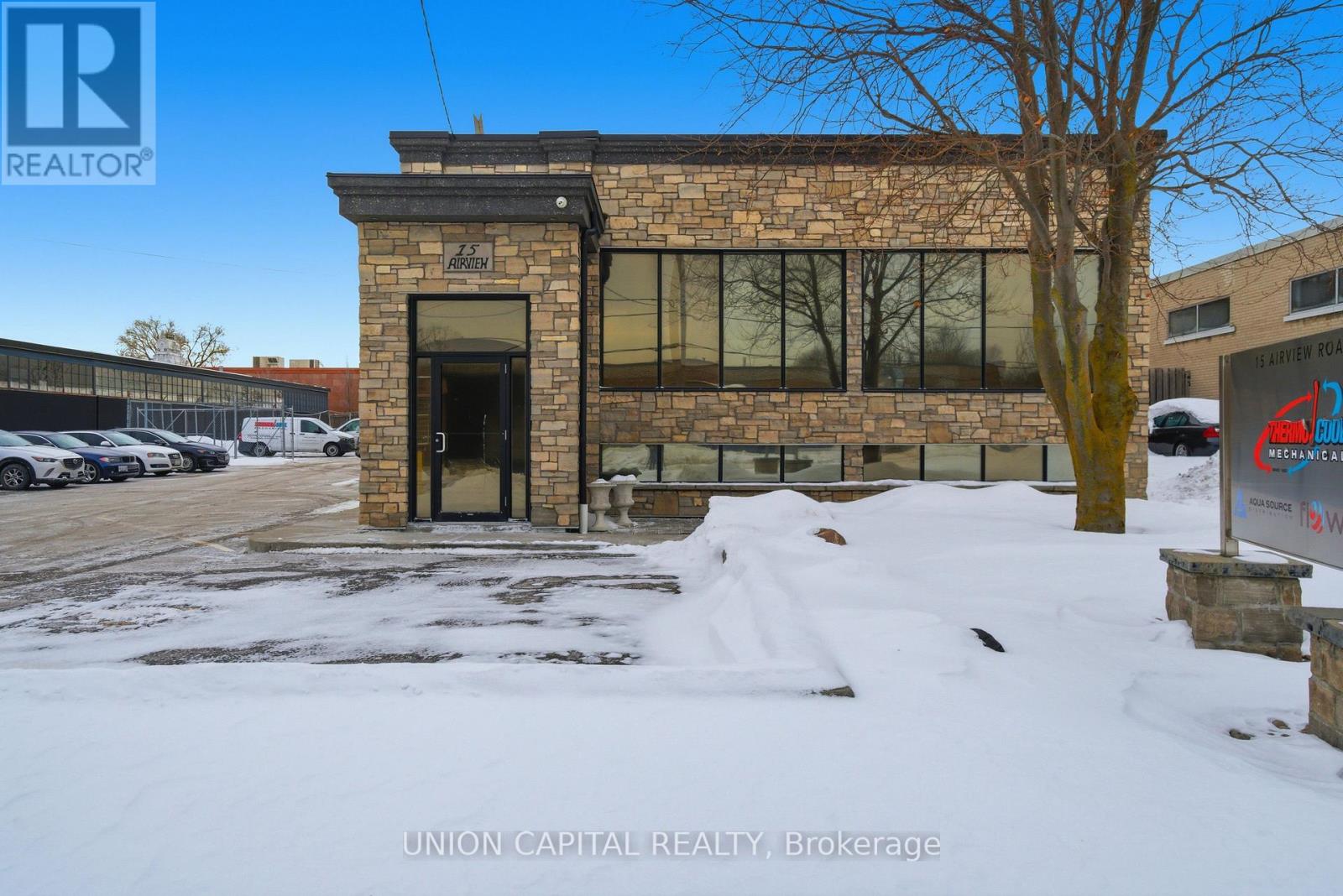 15 AIRVIEW ROAD, Toronto, Ontario