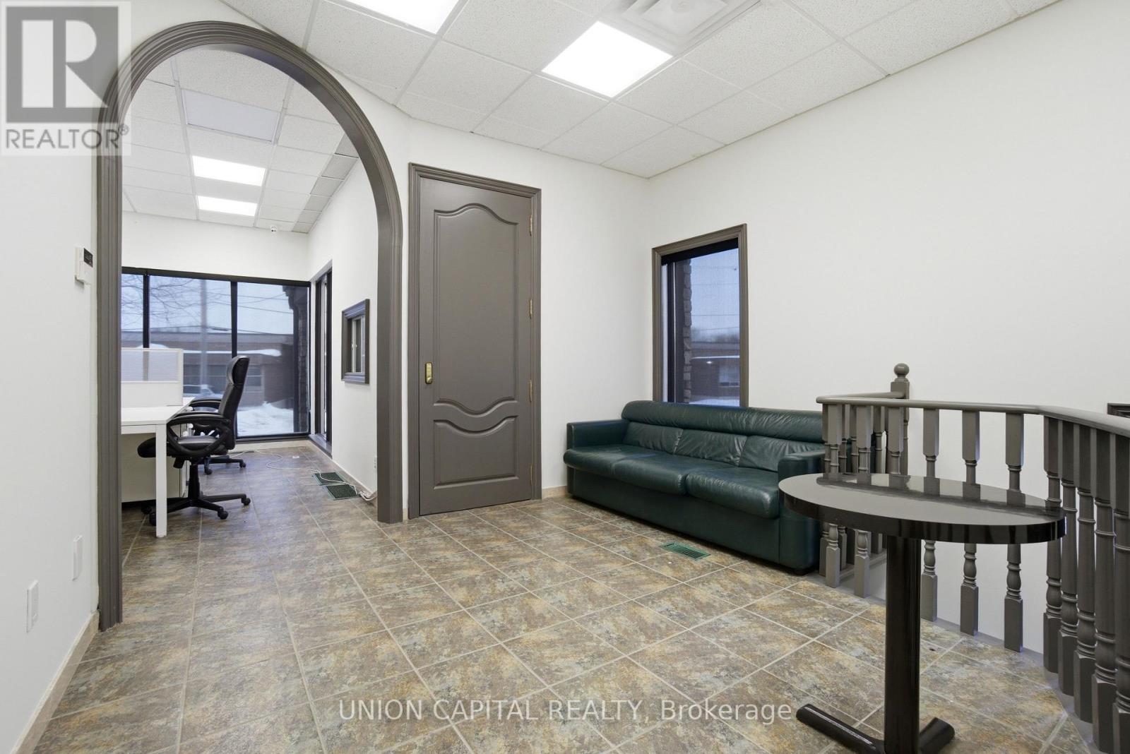 15 Airview Road, Toronto (West Humber-Clairville), Ontario  M9W 4P1 - Photo 10 - W12778666