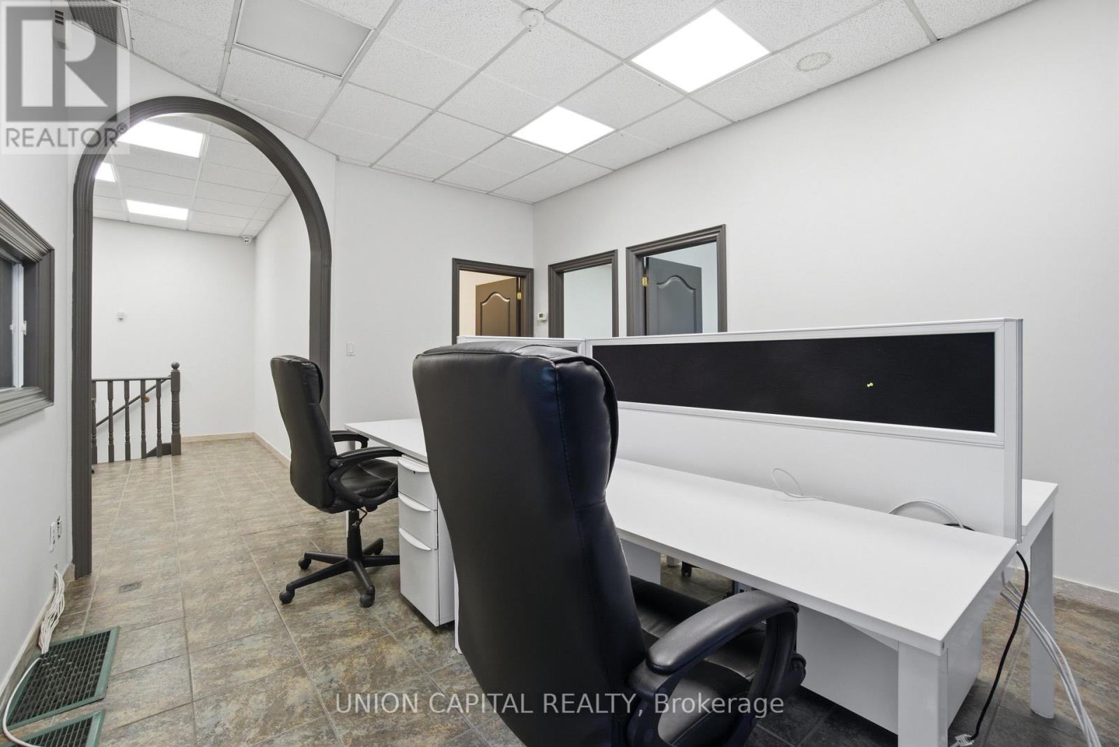 15 Airview Road, Toronto (West Humber-Clairville), Ontario  M9W 4P1 - Photo 14 - W12778666