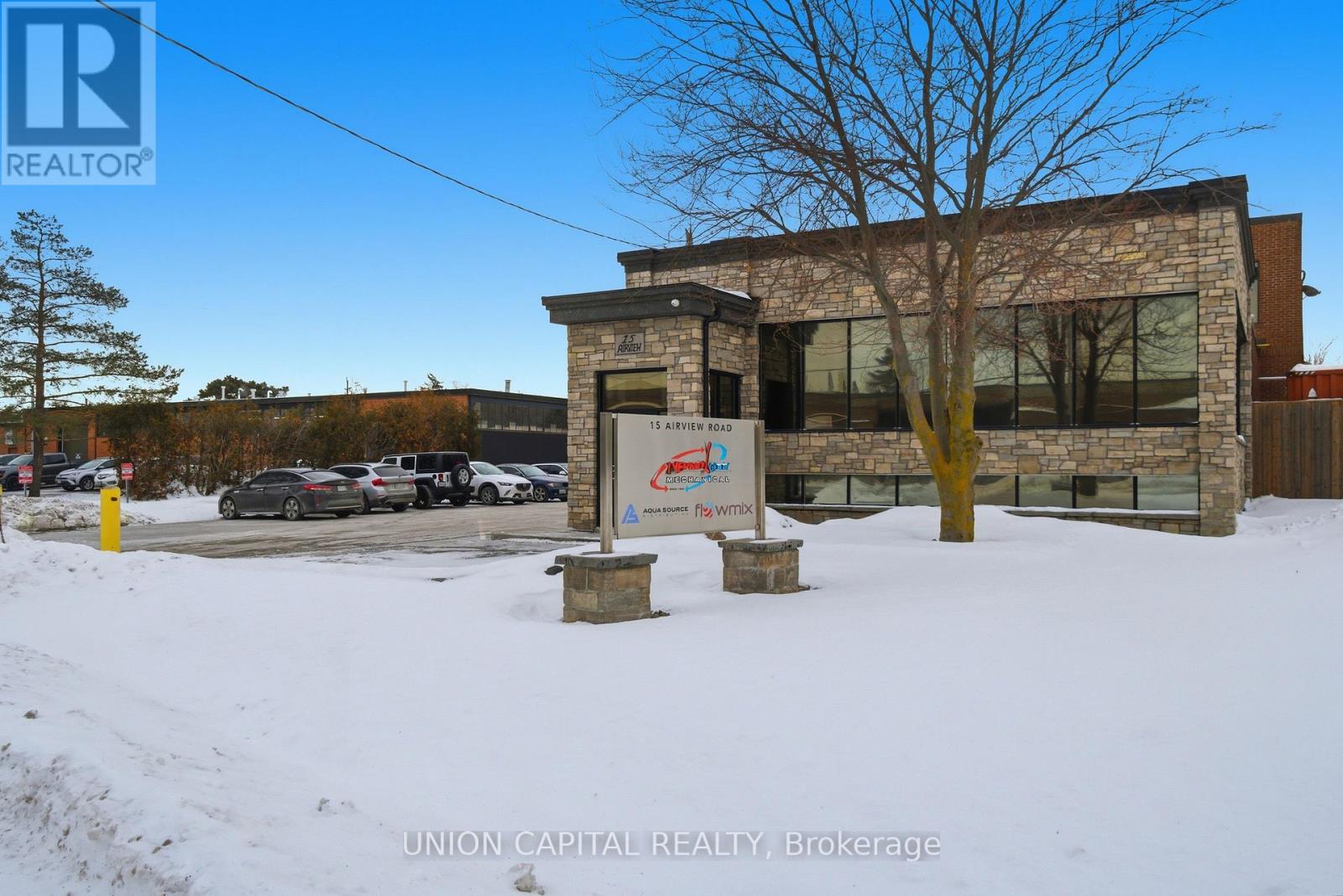 15 Airview Road, Toronto (West Humber-Clairville), Ontario  M9W 4P1 - Photo 2 - W12778666