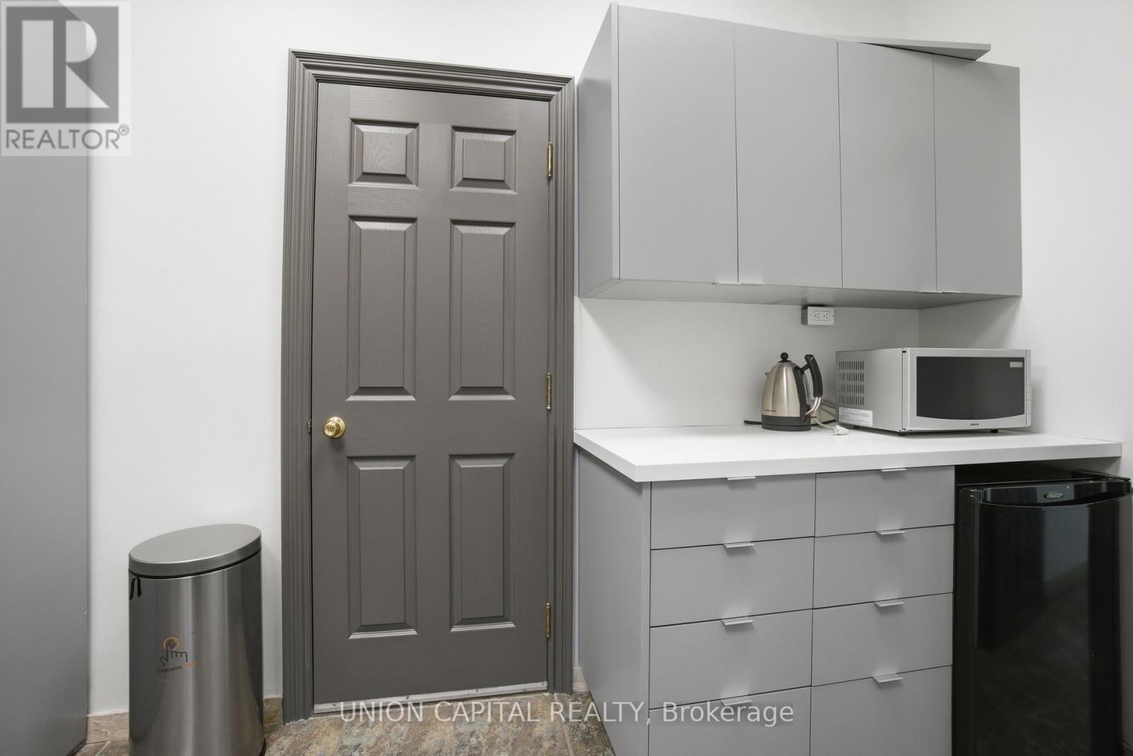 15 Airview Road, Toronto (West Humber-Clairville), Ontario  M9W 4P1 - Photo 21 - W12778666