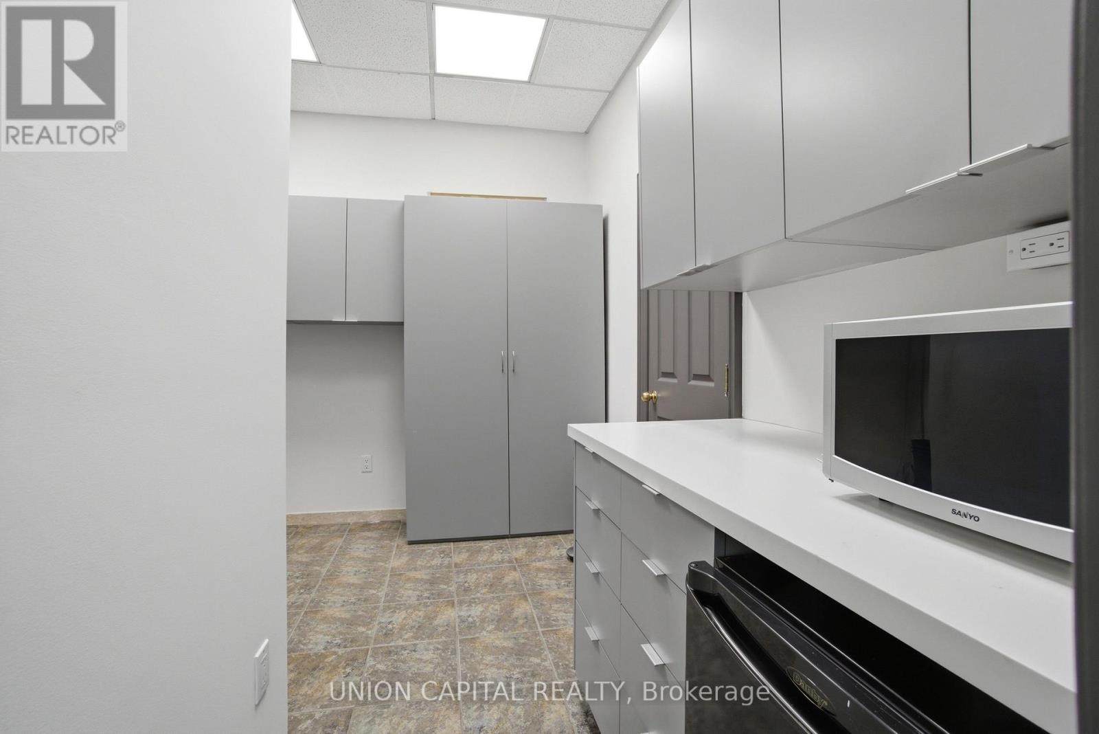 15 Airview Road, Toronto (West Humber-Clairville), Ontario  M9W 4P1 - Photo 22 - W12778666