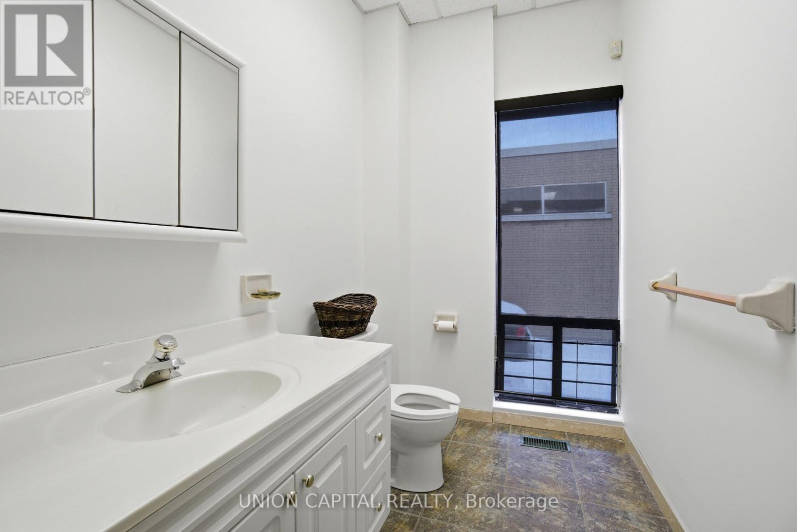 15 Airview Road, Toronto (West Humber-Clairville), Ontario  M9W 4P1 - Photo 23 - W12778666