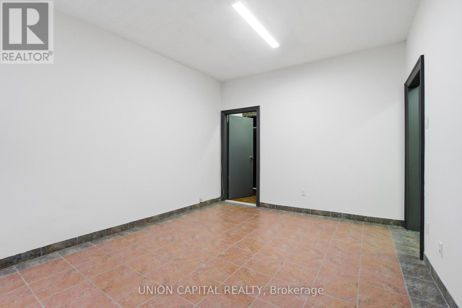 15 Airview Road, Toronto (West Humber-Clairville), Ontario  M9W 4P1 - Photo 35 - W12778666