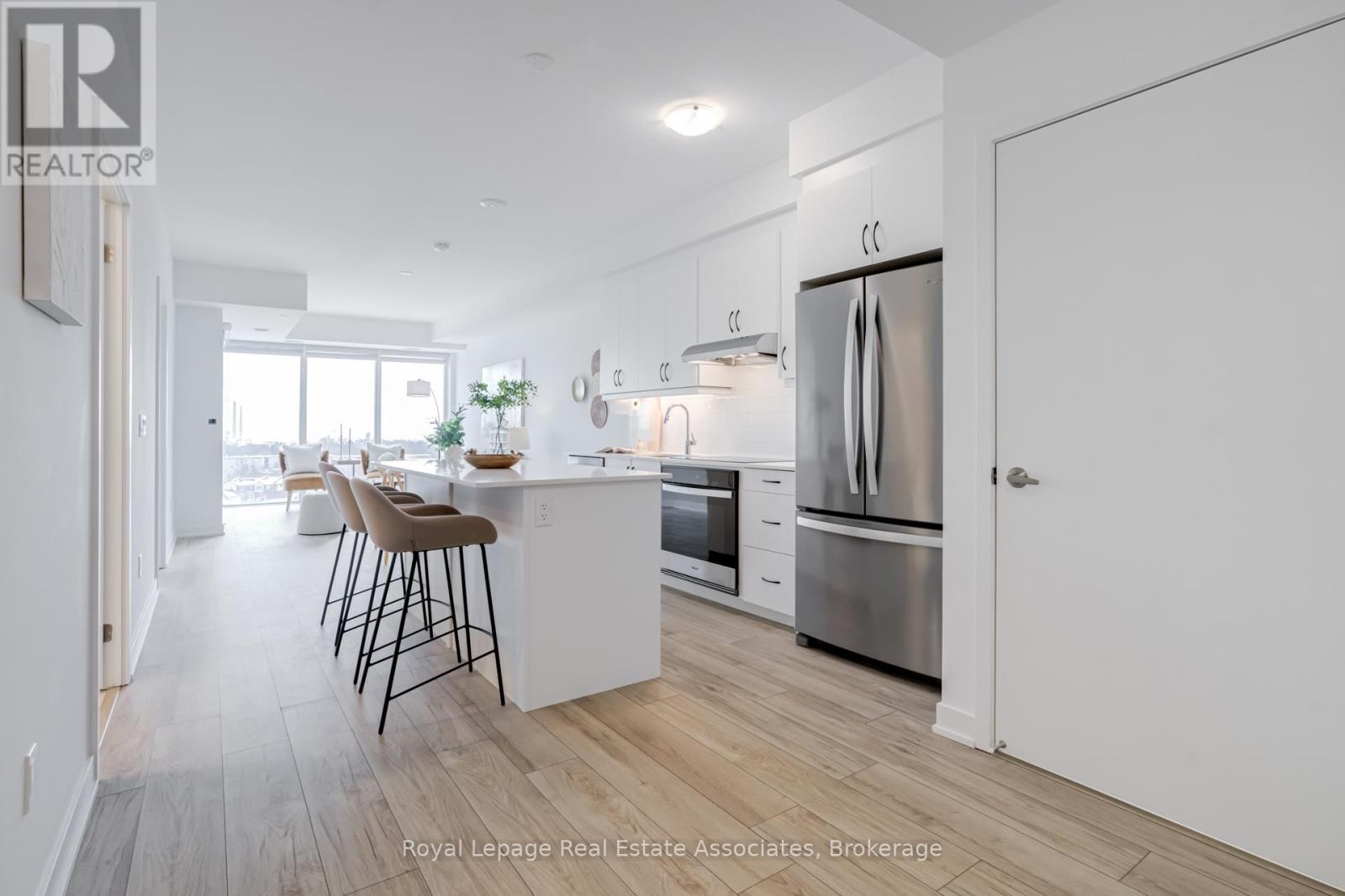 1004 - 1035 Southdown Road, Mississauga, Ontario  L5J 0A3 - Photo 2 - W12778678