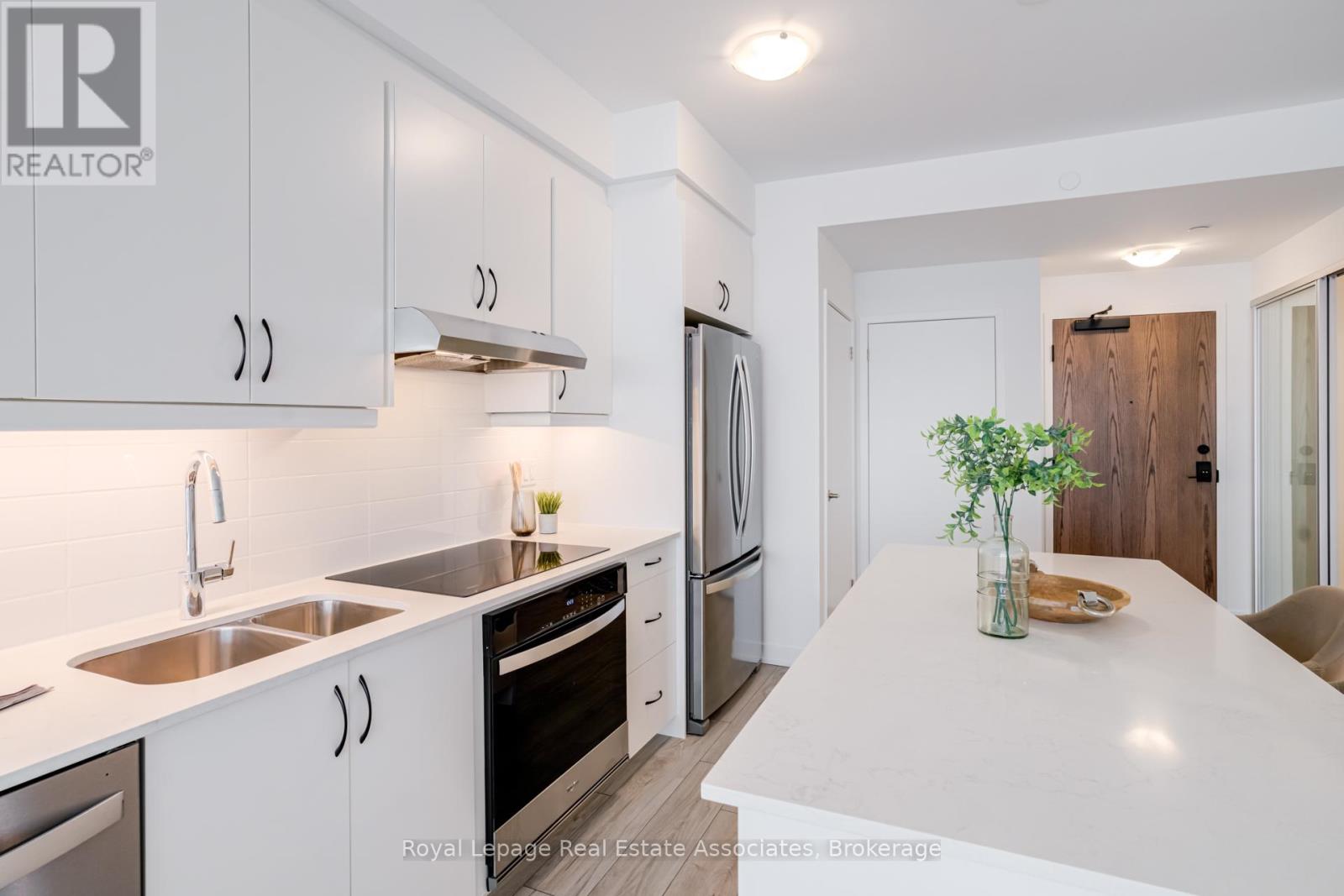 1004 - 1035 Southdown Road, Mississauga, Ontario  L5J 0A3 - Photo 6 - W12778678