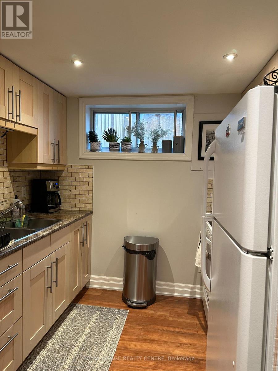 Bsmt - 824 Embassy Avenue, Mississauga, Ontario  L5J 2Y2 - Photo 4 - W12778696