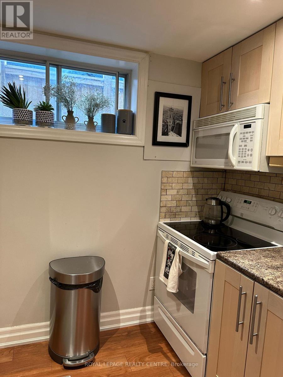 Bsmt - 824 Embassy Avenue, Mississauga, Ontario  L5J 2Y2 - Photo 5 - W12778696