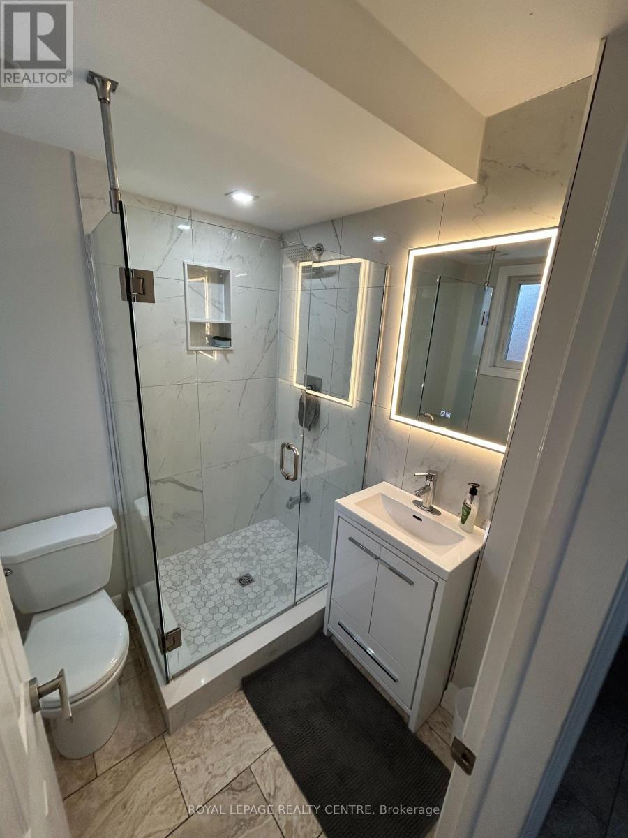 Bsmt - 824 Embassy Avenue, Mississauga, Ontario  L5J 2Y2 - Photo 7 - W12778696