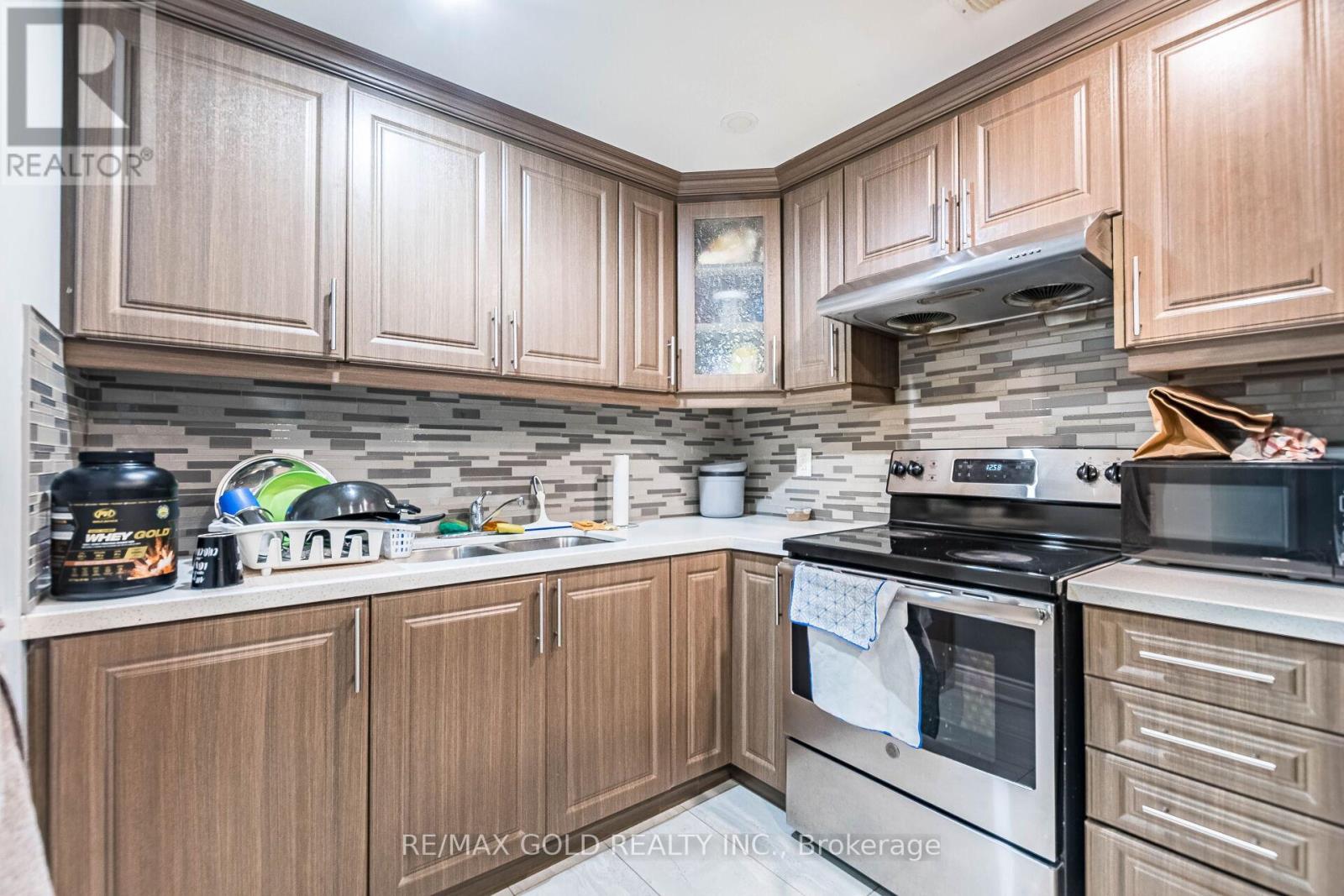 17 Redfern Street, Brampton, Ontario  L7A 0H1 - Photo 34 - W12778704