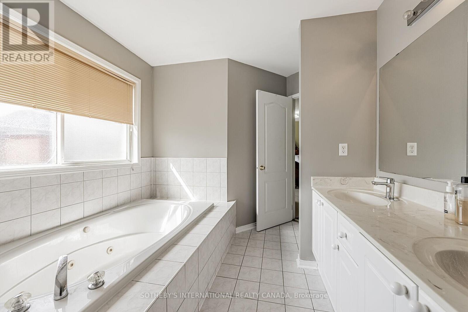 5930 Bassinger Place, Mississauga (Churchill Meadows), Ontario  L5M 6K5 - Photo 21 - W12778710