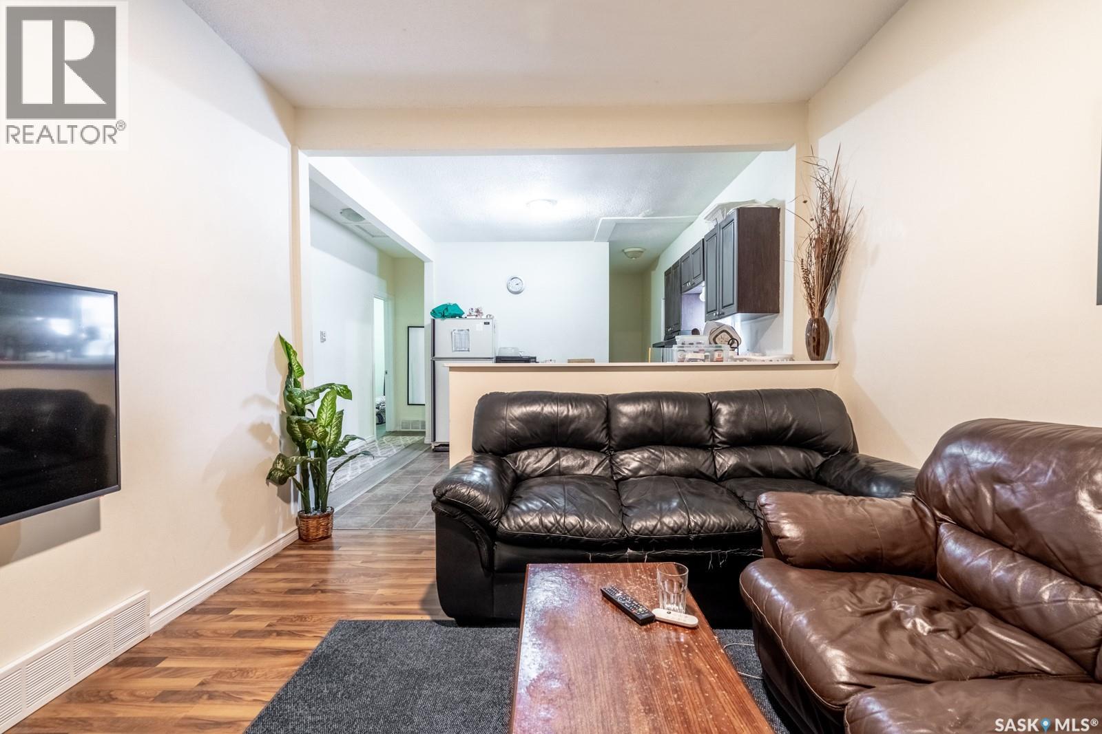 1447 Rae Street, Regina, Saskatchewan  S4T 2C5 - Photo 4 - SK028357