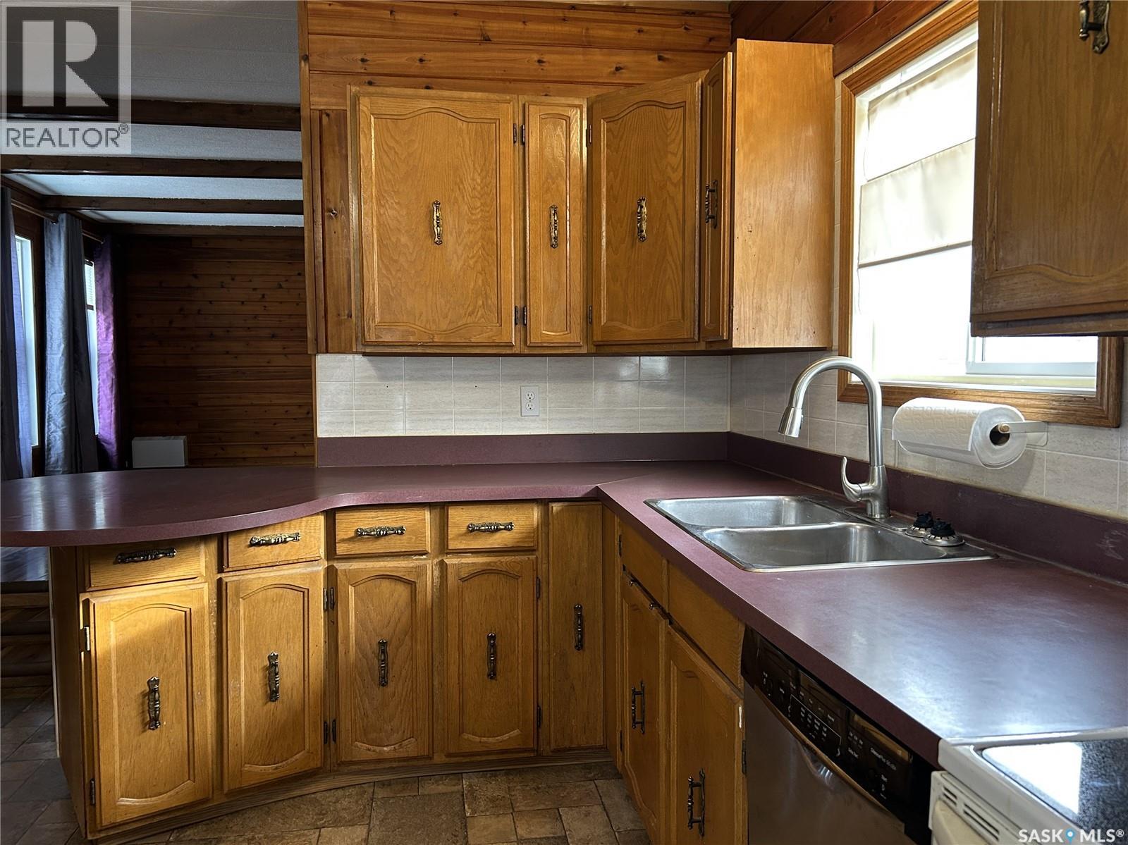 18 Royal Heights, Estevan, Saskatchewan  S4A 2T9 - Photo 6 - SK028351