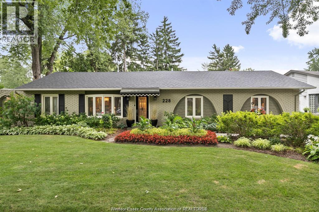 MLS# 26003038: 228 BURLINGTON, Tecumseh, Canada