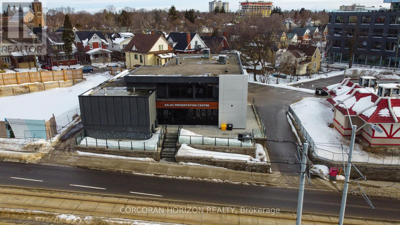 618 King Street W, Kitchener, Ontario  N2G 1C8 - Photo 2 - X12778510