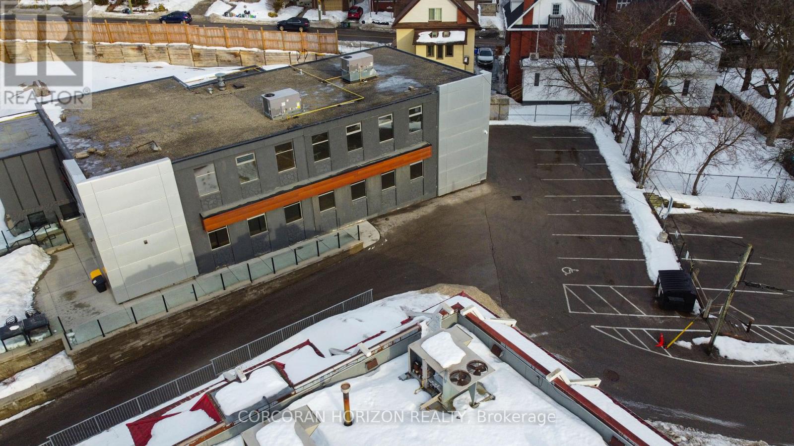 618 King Street W, Kitchener, Ontario  N2G 1C8 - Photo 5 - X12778510