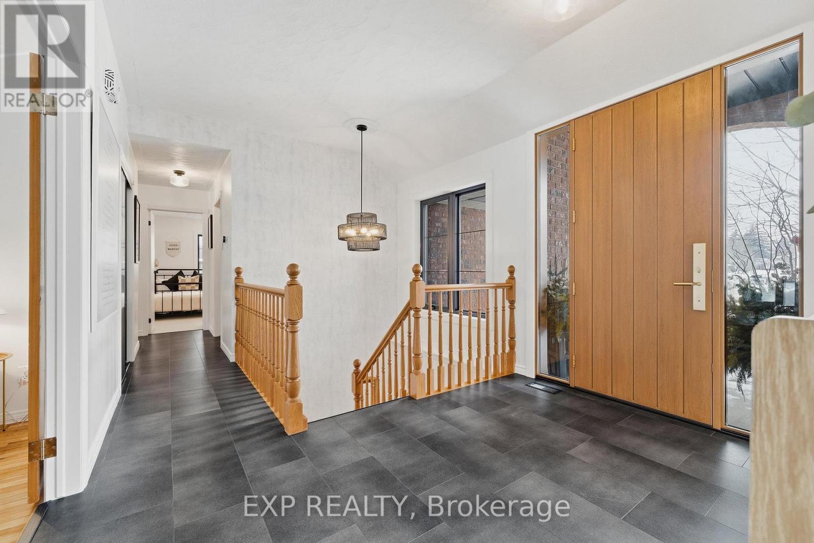 523 Forest Hill Drive, Kitchener, Ontario  N2M 5N5 - Photo 2 - X12778568