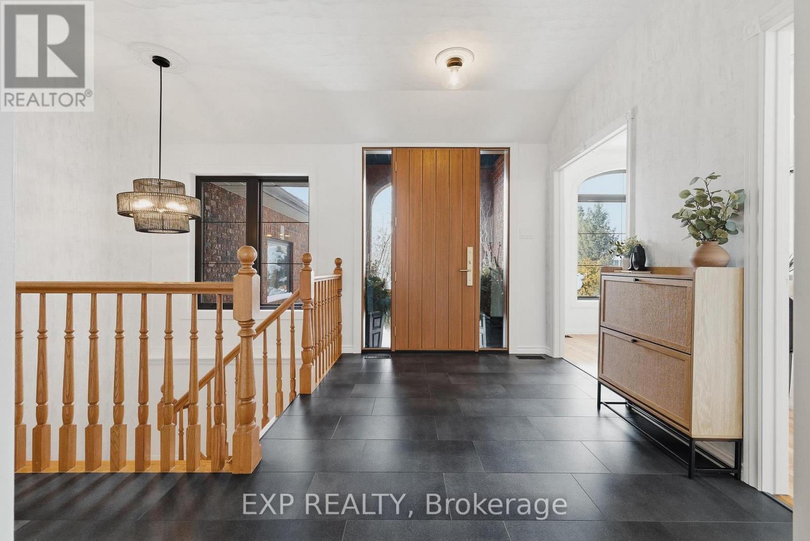 523 Forest Hill Drive, Kitchener, Ontario  N2M 5N5 - Photo 3 - X12778568