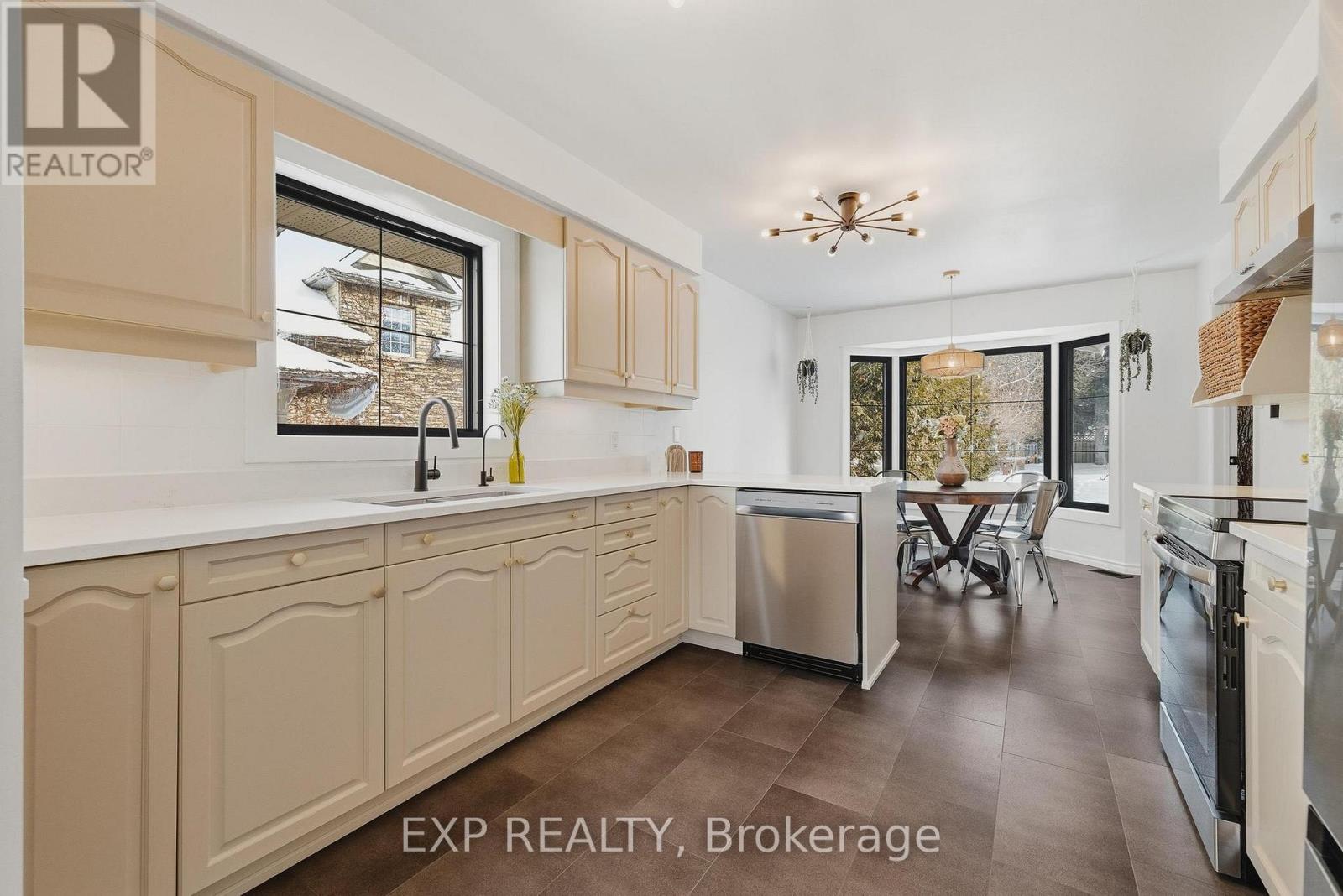 523 Forest Hill Drive, Kitchener, Ontario  N2M 5N5 - Photo 7 - X12778568