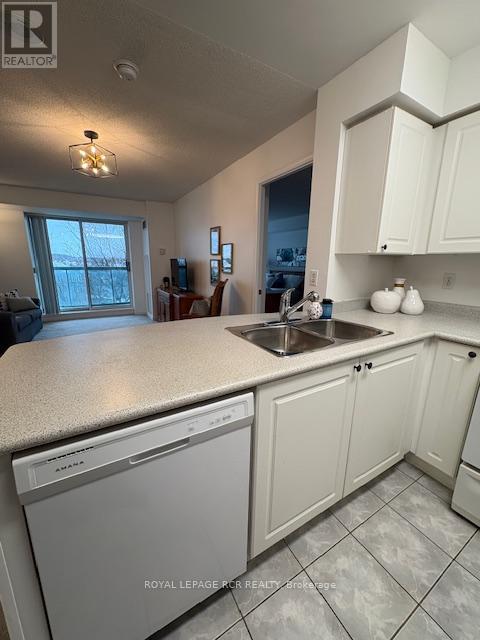 425 - 3 Ellesmere Street, Richmond Hill (Langstaff), Ontario  L4B 4N2 - Photo 4 - N12777106