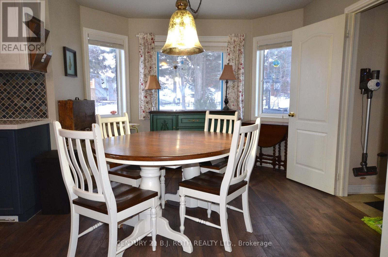 119 Metcalfe Drive, Bradford West Gwillimbury, Ontario  L3Z 3J2 - Photo 9 - N12777508