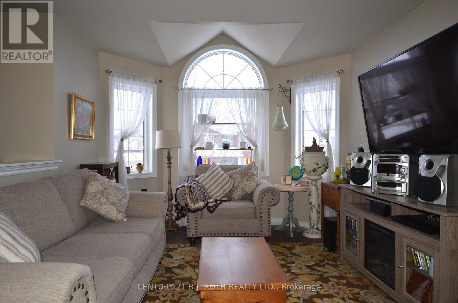 119 Metcalfe Drive, Bradford West Gwillimbury, Ontario  L3Z 3J2 - Photo 6 - N12777508