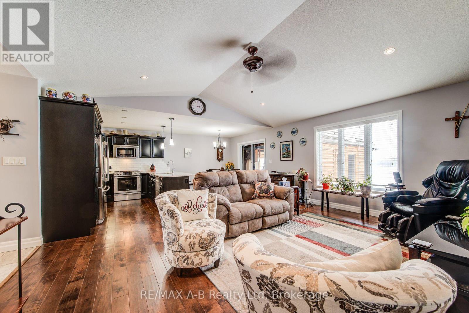 199 Liebler Street, East Zorra-Tavistock, Ontario  N0B 2R0 - Photo 10 - X12778842