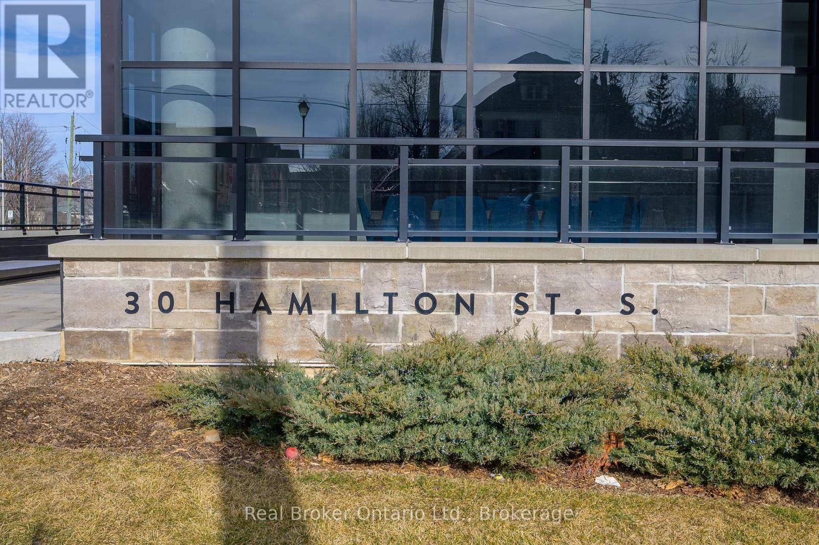 107 - 30 Hamilton Street S, Hamilton (Waterdown), Ontario  L8B 1V8 - Photo 2 - X12778866