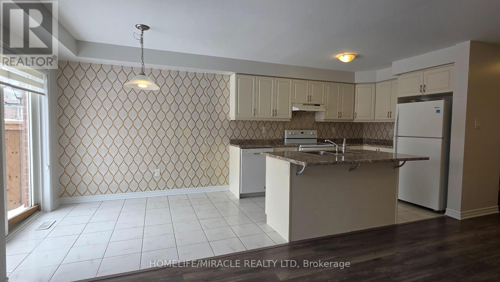 71 Benhurst Crescent, Brampton, Ontario  L7A 5A5 - Photo 3 - W12778658