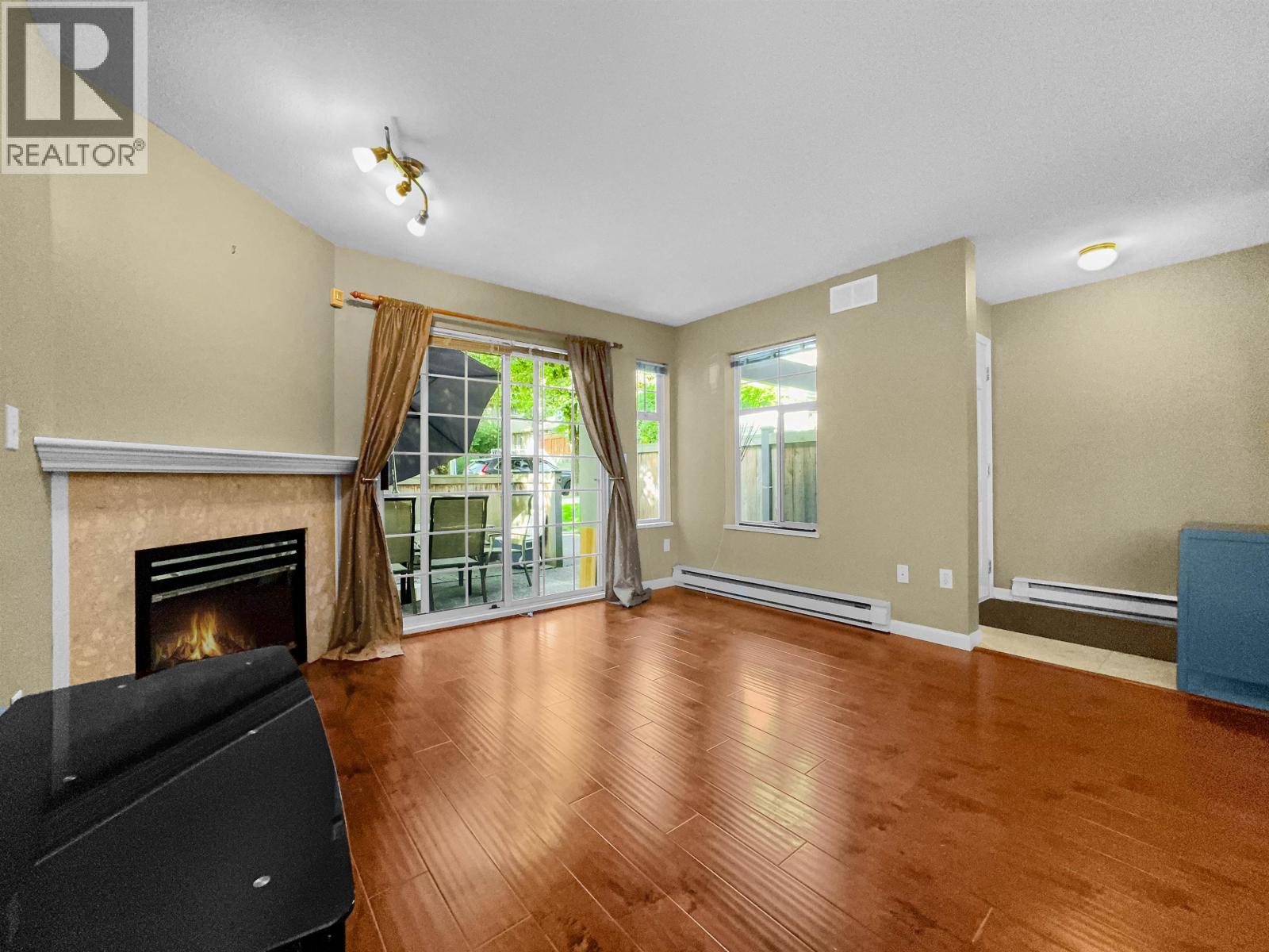 X 7175 18th Avenue, Burnaby, British Columbia  V3N 1K8 - Photo 3 - R3088864