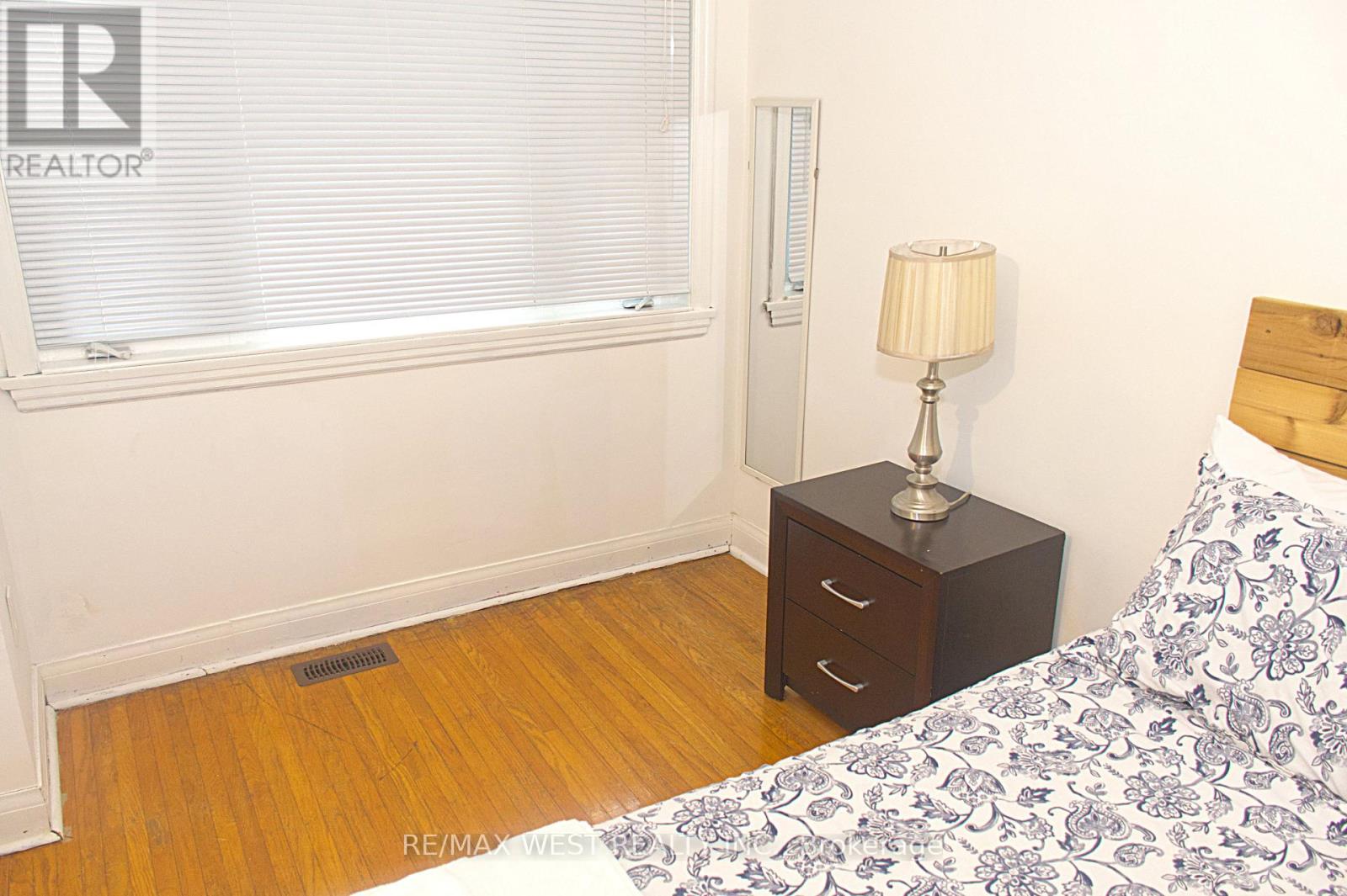 5177 Kitchener Street, Niagara Falls (Clifton Hill), Ontario  L2G 1B4 - Photo 8 - X12731210