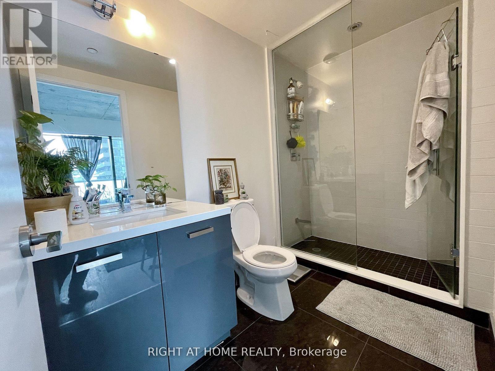 2402 - 11 Charlotte Street, Toronto, Ontario  M5V 2H5 - Photo 12 - C12778848