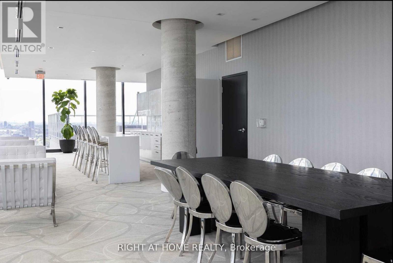 2402 - 11 Charlotte Street, Toronto, Ontario  M5V 2H5 - Photo 18 - C12778848