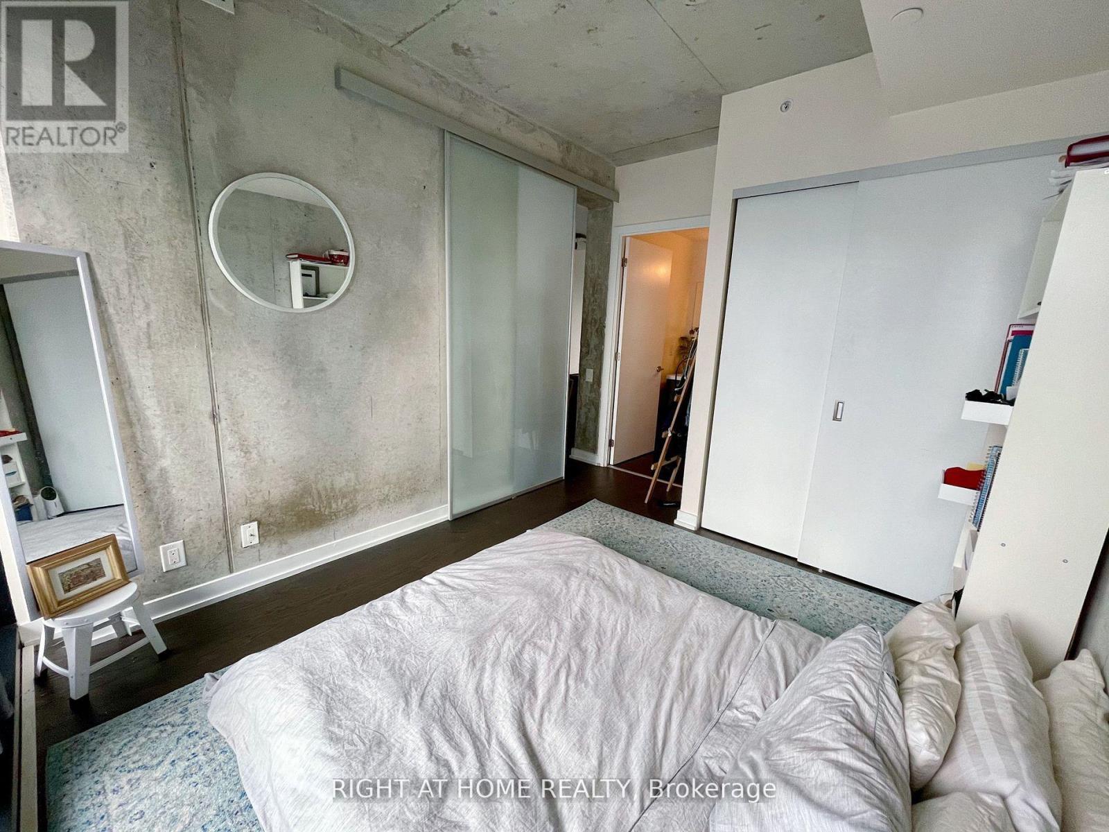 2402 - 11 Charlotte Street, Toronto, Ontario  M5V 2H5 - Photo 7 - C12778848