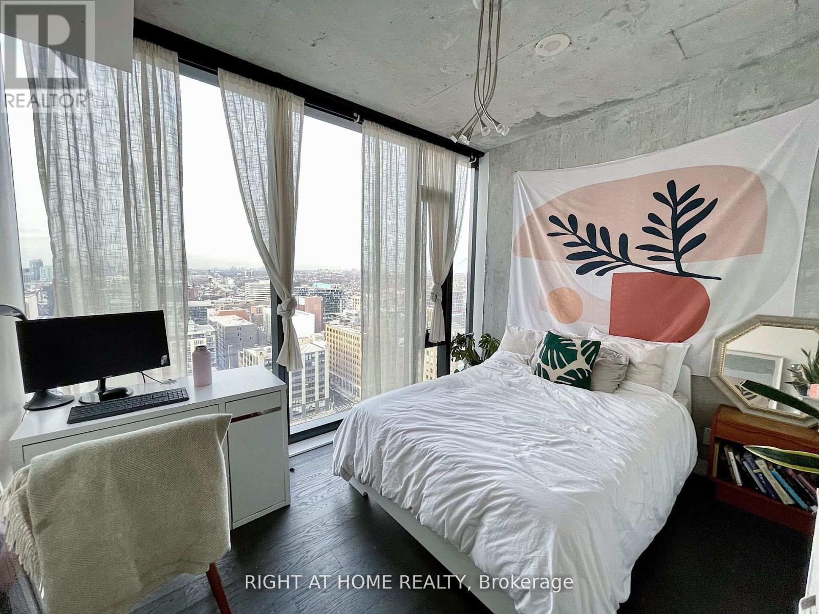 2402 - 11 Charlotte Street, Toronto, Ontario  M5V 2H5 - Photo 8 - C12778848