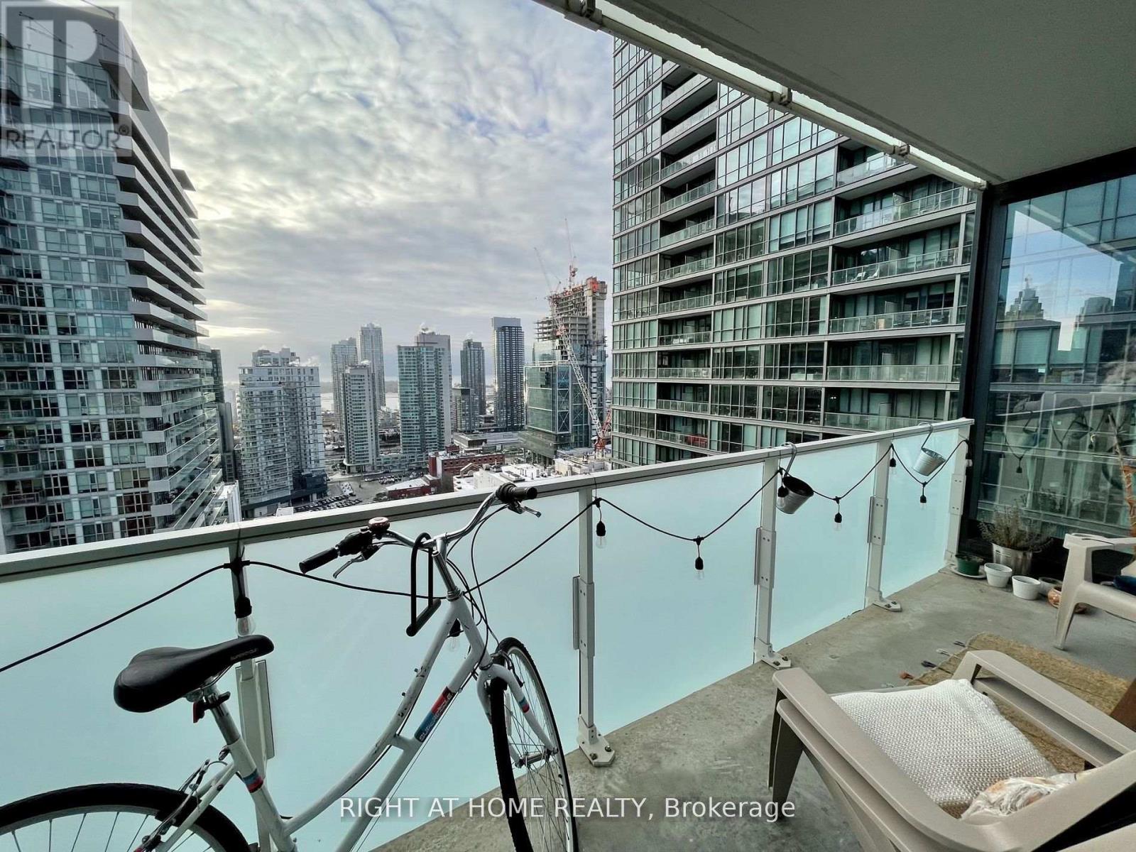 2402 - 11 Charlotte Street, Toronto, Ontario  M5V 2H5 - Photo 9 - C12778848