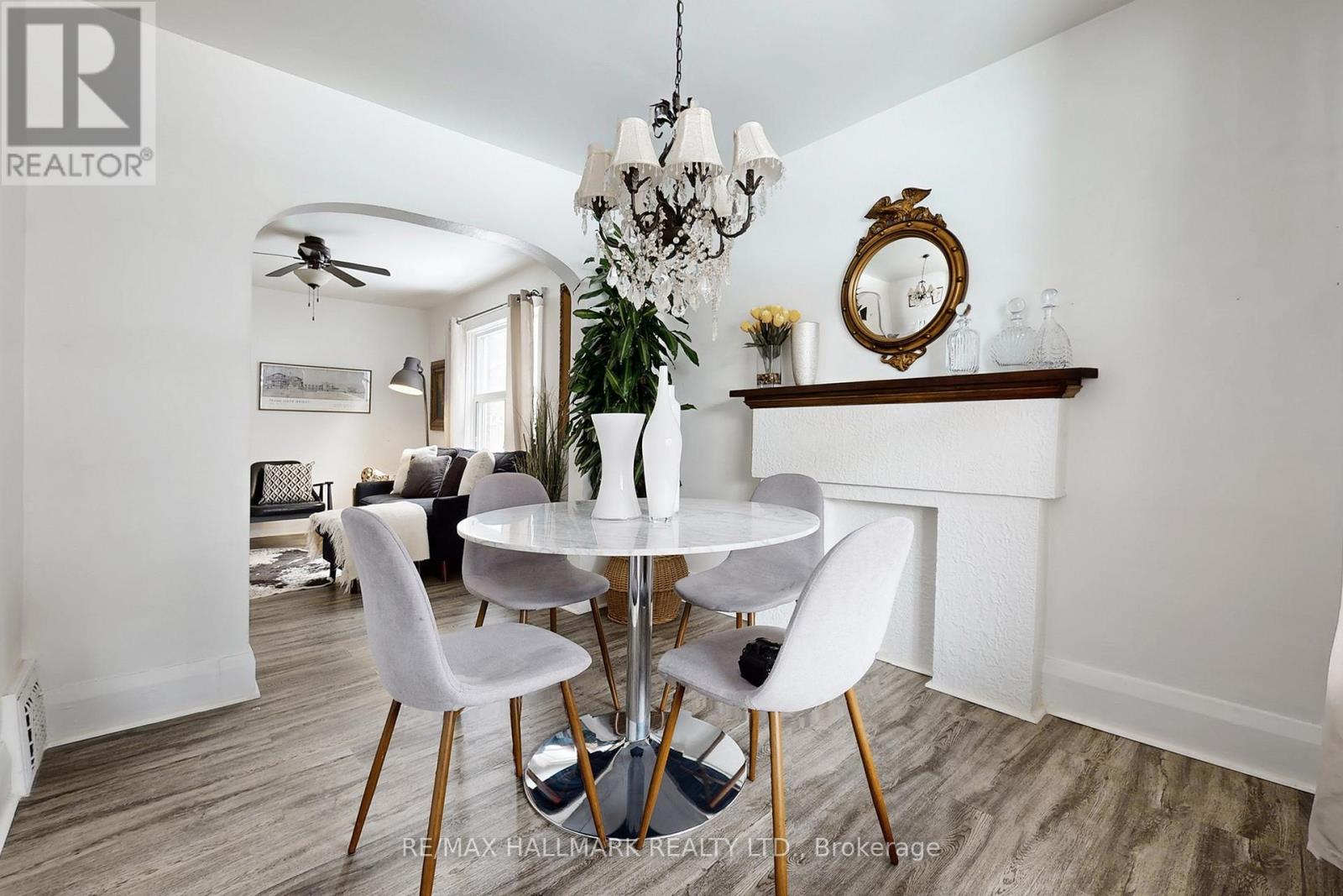 39 Hiltz Avenue, Toronto, Ontario  M4L 2N6 - Photo 11 - E12778858