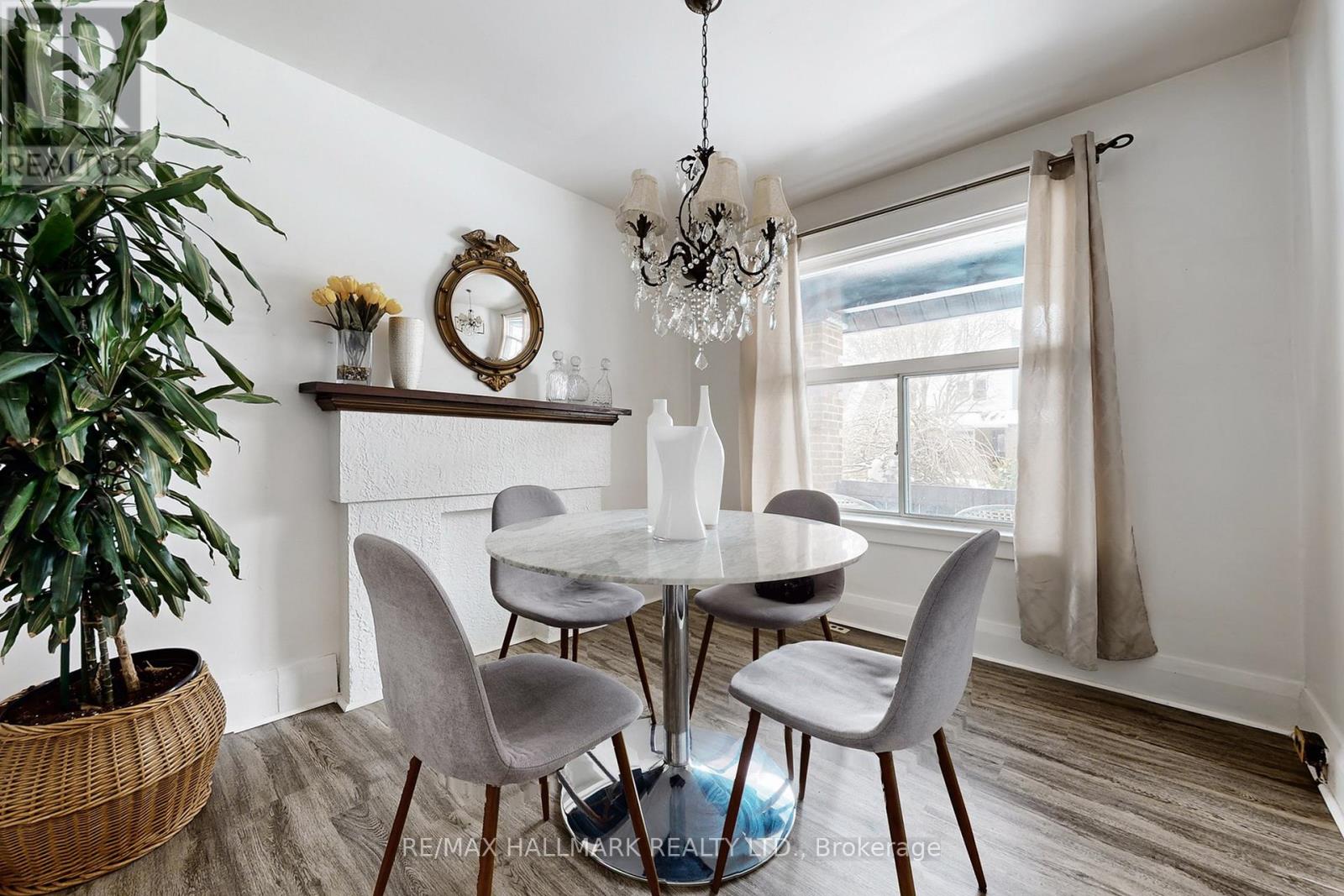 39 Hiltz Avenue, Toronto, Ontario  M4L 2N6 - Photo 12 - E12778858