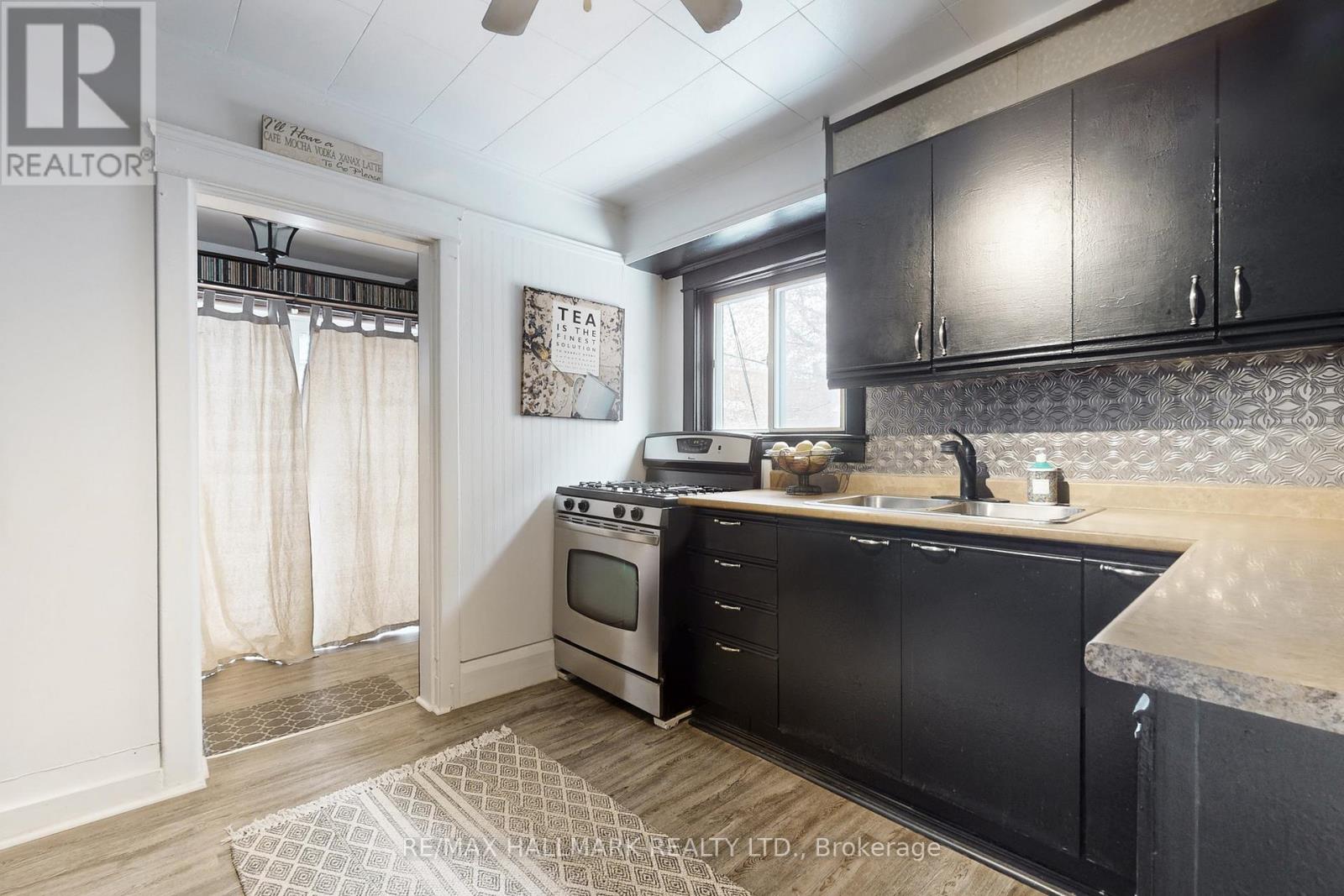 39 Hiltz Avenue, Toronto, Ontario  M4L 2N6 - Photo 13 - E12778858