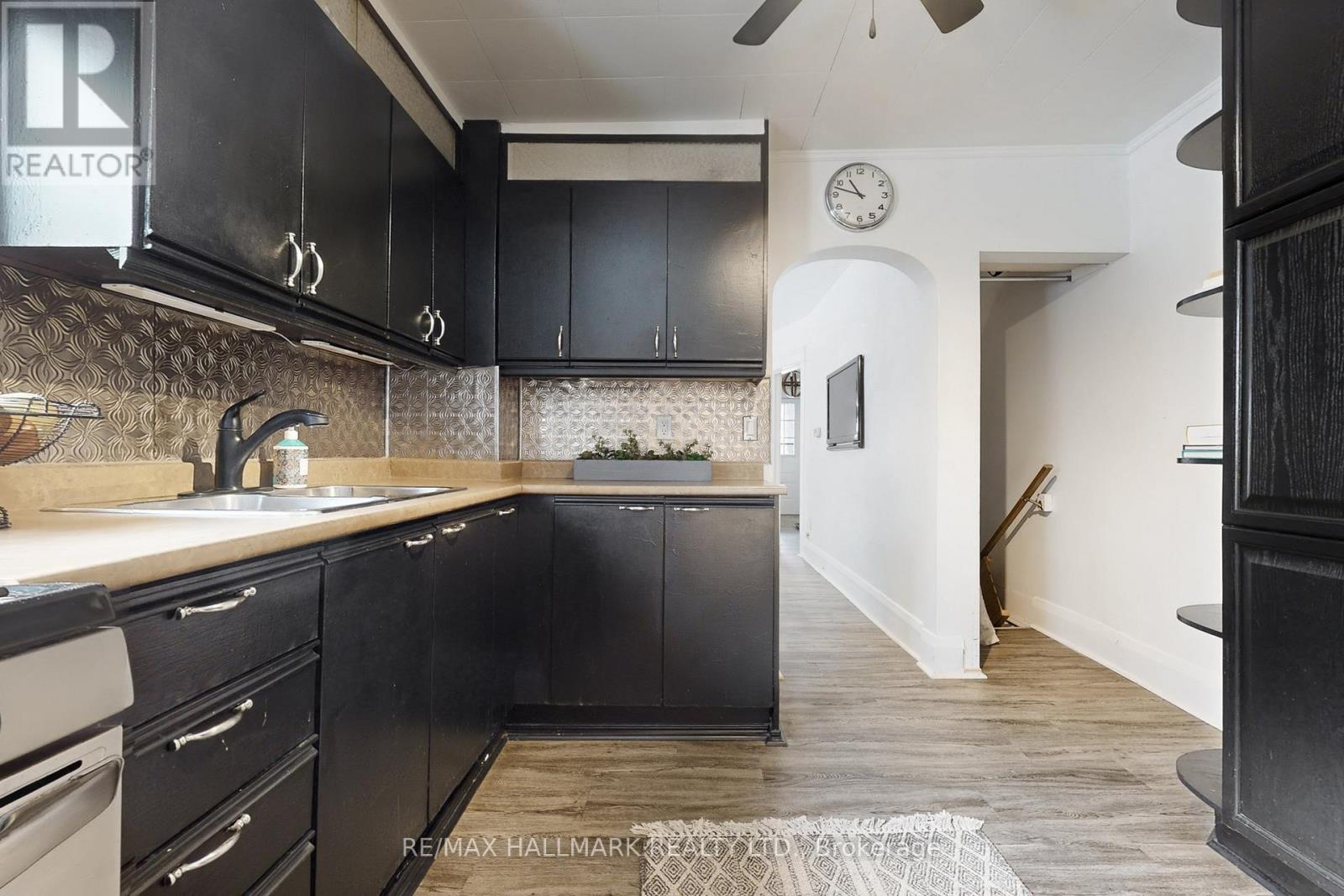 39 Hiltz Avenue, Toronto, Ontario  M4L 2N6 - Photo 15 - E12778858