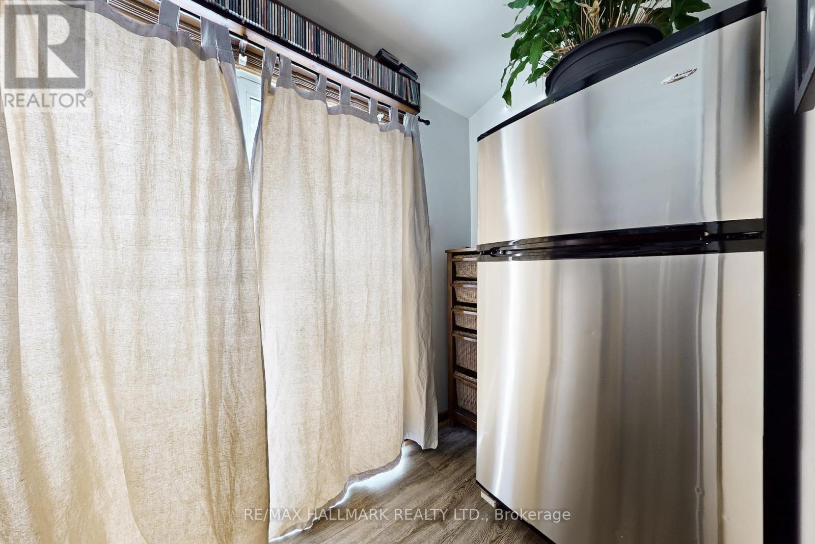 39 Hiltz Avenue, Toronto, Ontario  M4L 2N6 - Photo 16 - E12778858