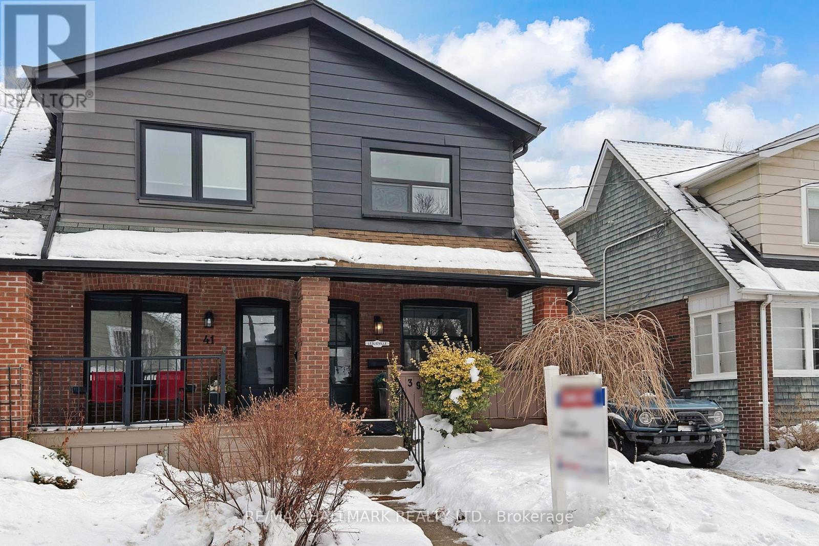 39 Hiltz Avenue, Toronto, Ontario  M4L 2N6 - Photo 3 - E12778858