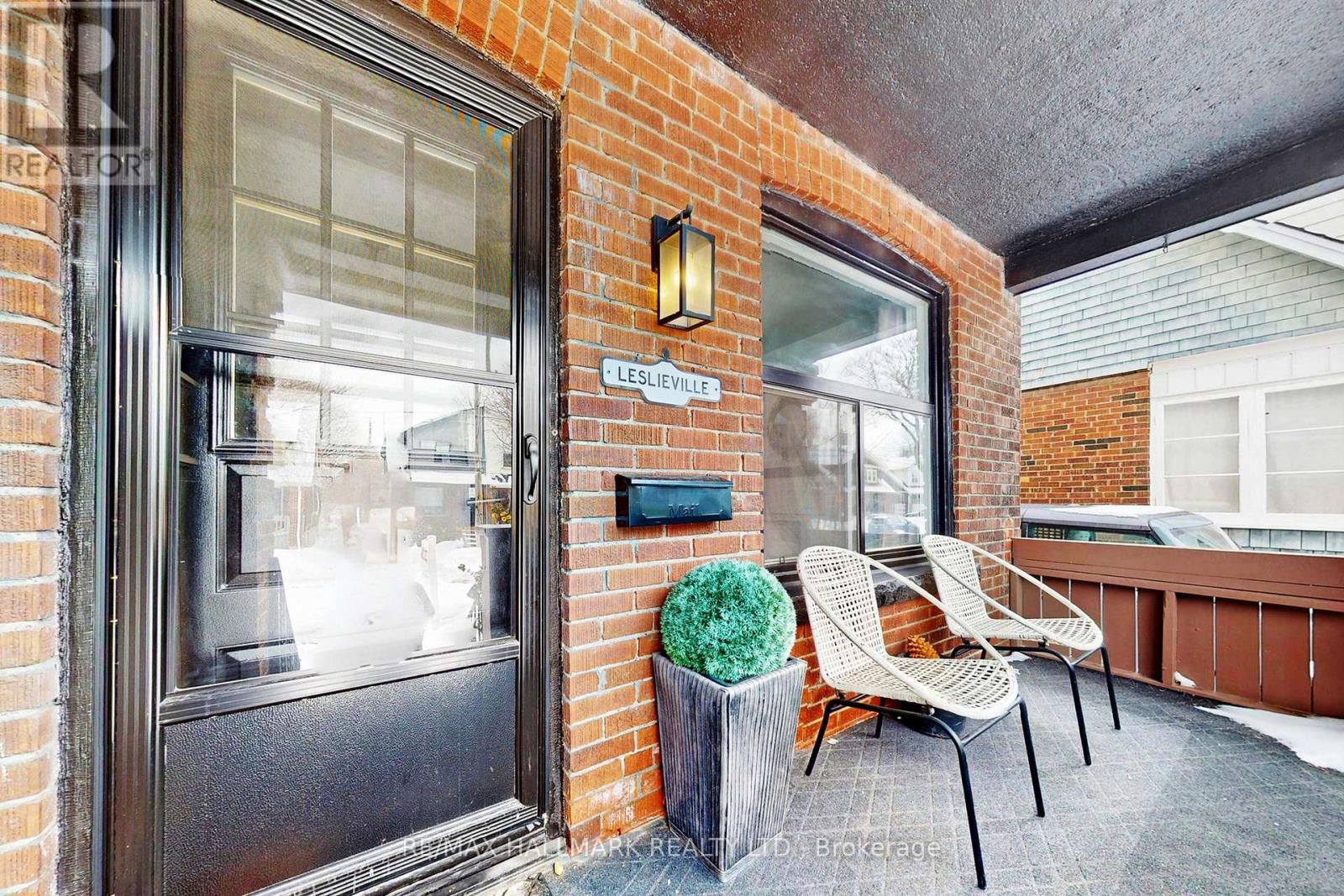 39 Hiltz Avenue, Toronto, Ontario  M4L 2N6 - Photo 4 - E12778858