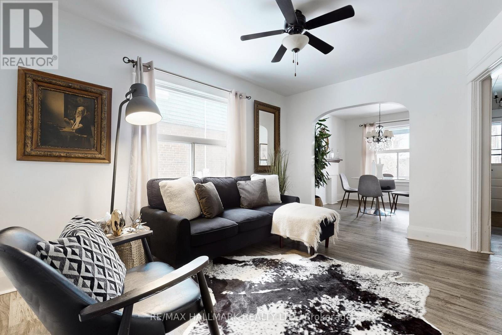 39 Hiltz Avenue, Toronto, Ontario  M4L 2N6 - Photo 8 - E12778858