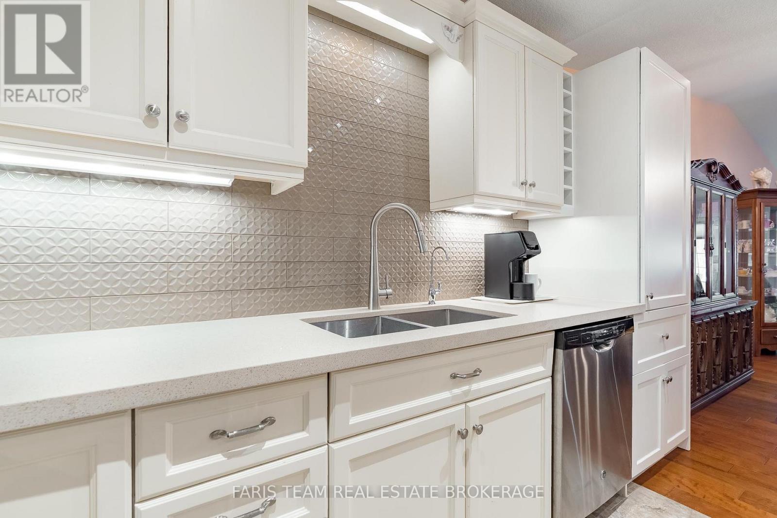 189 Greenway Drive, Wasaga Beach, Ontario  L9Z 0E6 - Photo 6 - S12745400