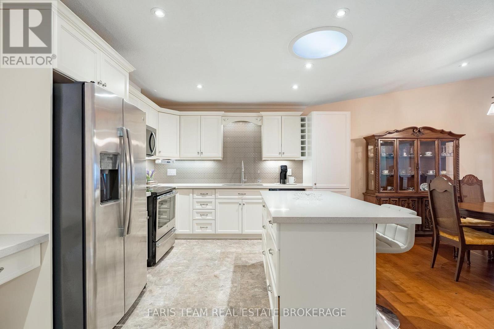 189 Greenway Drive, Wasaga Beach, Ontario  L9Z 0E6 - Photo 4 - S12745400