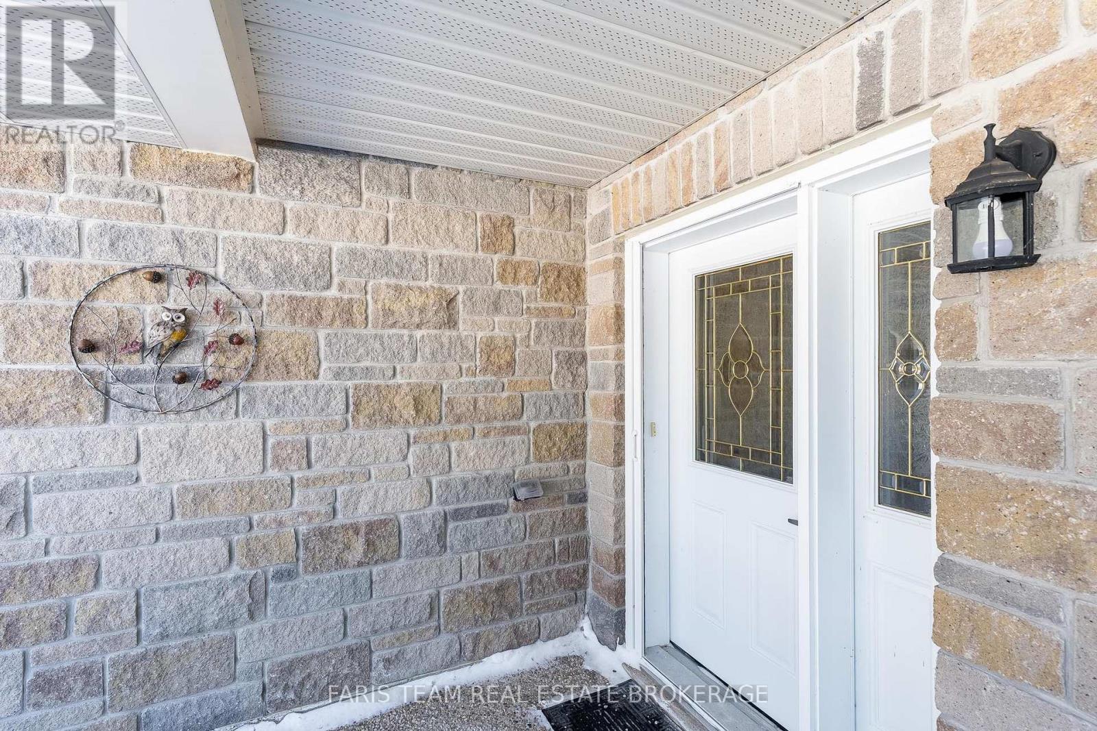 189 Greenway Drive, Wasaga Beach, Ontario  L9Z 0E6 - Photo 2 - S12745400