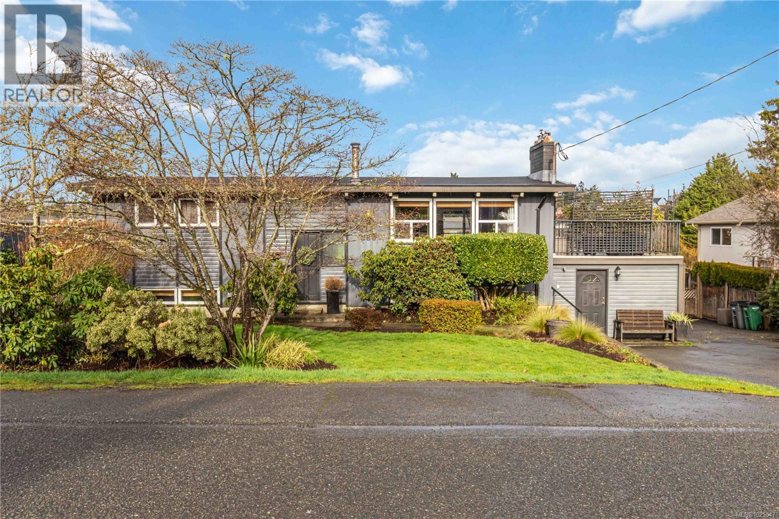 580 Baker St, Saanich, British Columbia